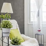 April Studio On The City Center