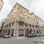 April Studio On The City Center