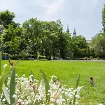 April Studio On The City Center