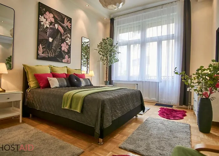 M52 Apartment - Hostaid