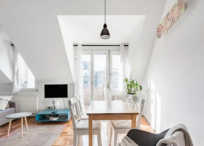 Relax Into Loft Living At A Light-Filled City Escape