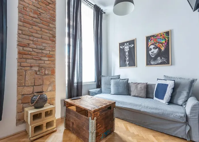 Hedonist Lodge 1