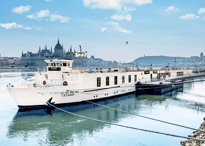 Onriver Hotels - Ms Cezanne