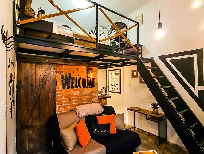 Rustic Flat With Perfect Location