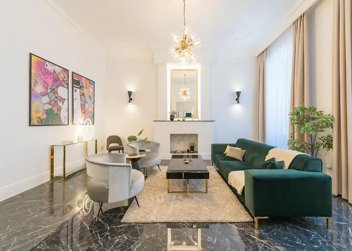 Marble Inn - Palace District