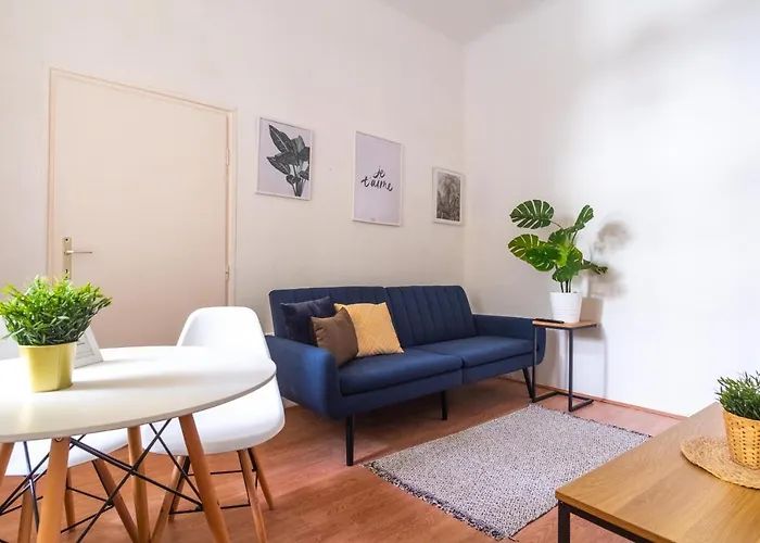 Very Central 1-Br Apt With Patio