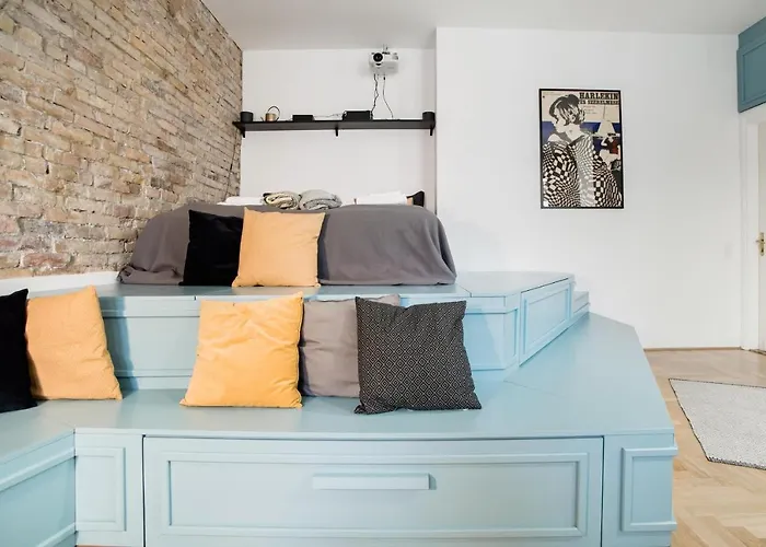 Designer Dream Home At The St. Stephen Basilica