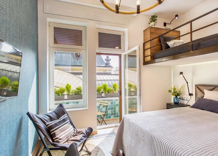 Premium Rooms By Hi5 - Style At The Comedy Theater