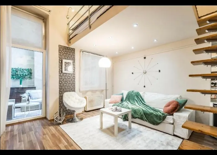 Center Studio With Sauna And Patio