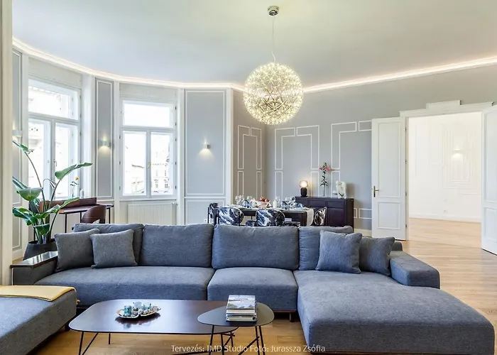 Walking Street Luxurious Huge Apartment