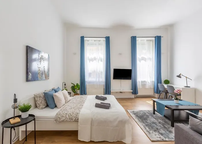 Exclusive Central Home With Sauna Next To The New York Cafe
