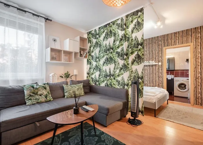 Green Lush Apartment