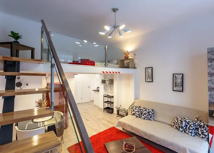 Karavan Corner Apartments