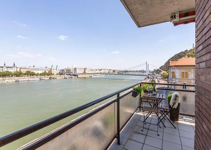 Luxury Residence With A Beautiful View For The Danube River