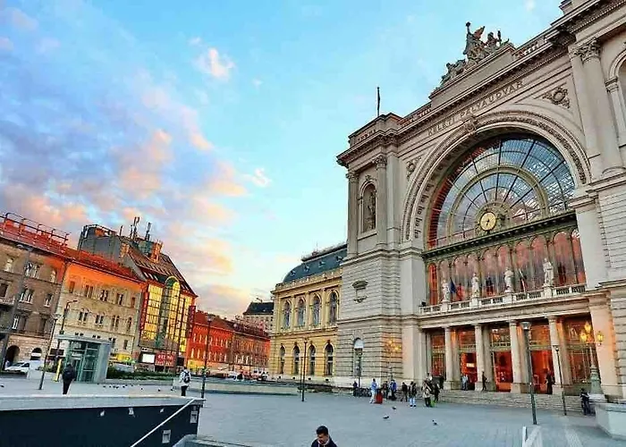 Keleti Palyaudvar Train Station-Home