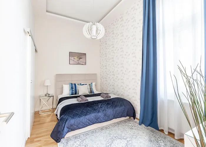Luxury Quentin Apartment 3 Bedrm, 2 Bathrm