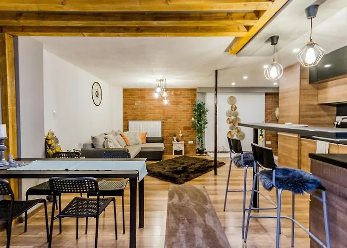 Charming Central Residence By Newave Apartments