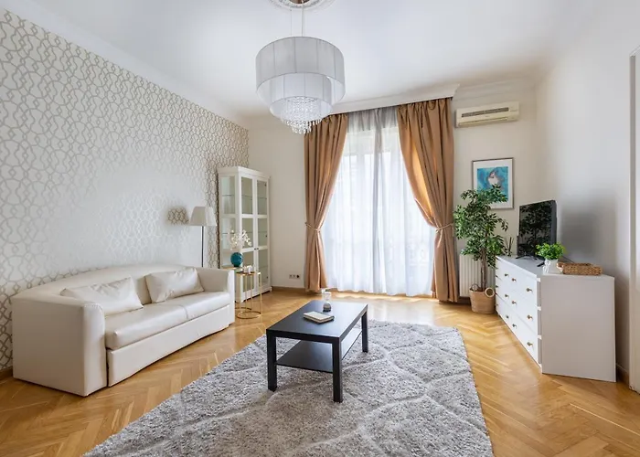 Gde Karoly Apartmant