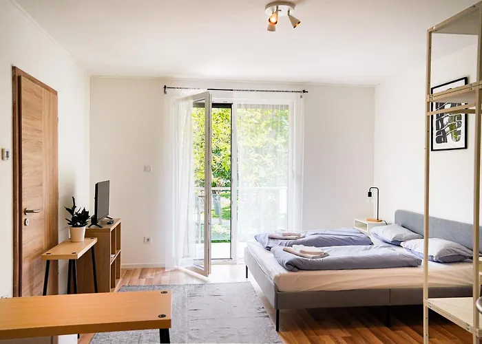 Matyas Corner Green Square Studio Apartments III