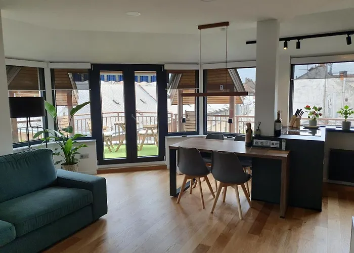 Modern Top Floor Loft With Balcony
