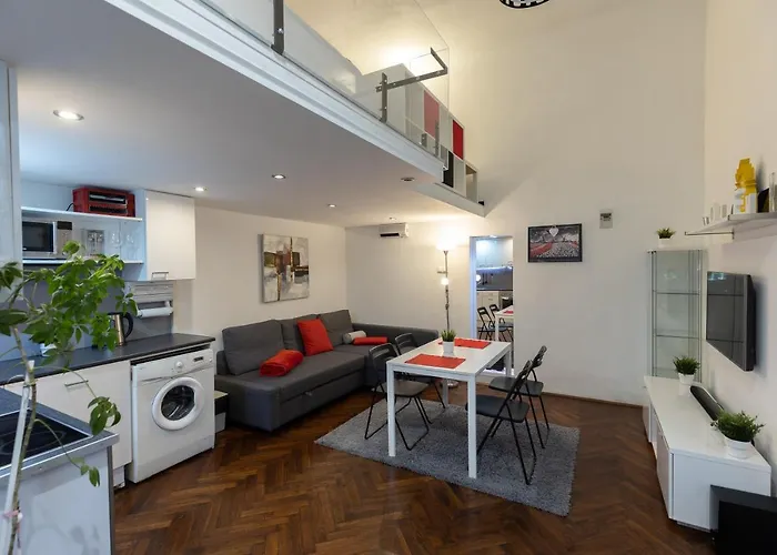 Bright & Shine Apartment