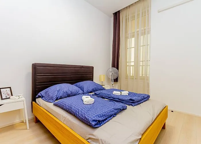 Luminous Design Apartment - W18
