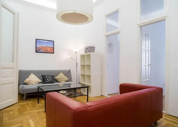 Cityscape Budget Apartments Museum