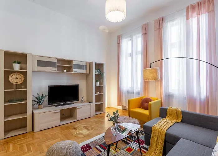 Central Gozsdu Apartment In The Party Street
