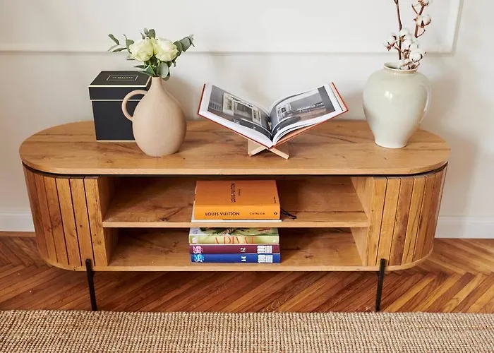 Scandinavian Art 3-Bdr Apartment