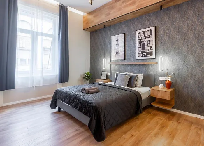 Exclusive Dohany Apartment With Balcony Next To The New York Cafe
