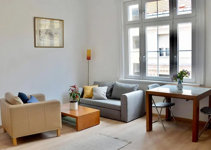 Nick\'S Apartment-Spacious, Central And Quiet, By Margit Bridge