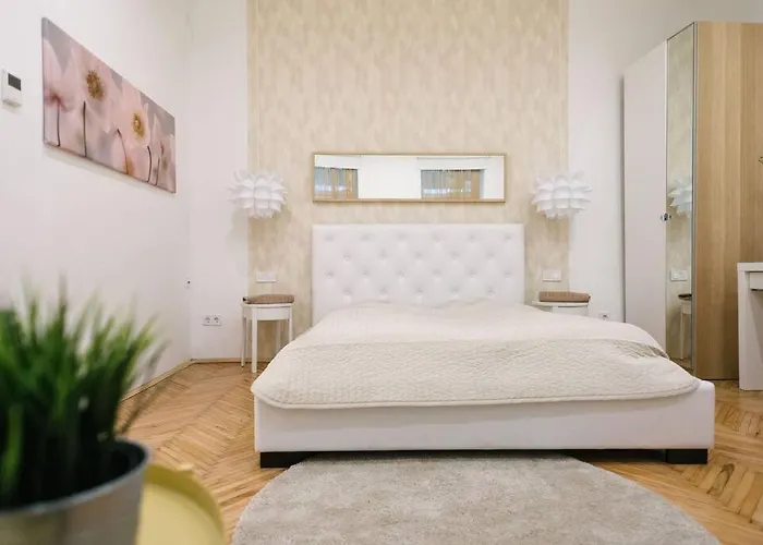 Stylish Apartment At Parliament