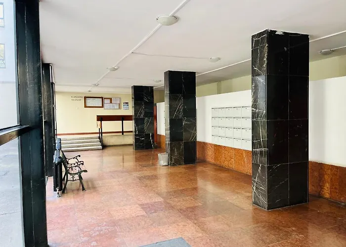 Bauhaus Flat In Amazing Location