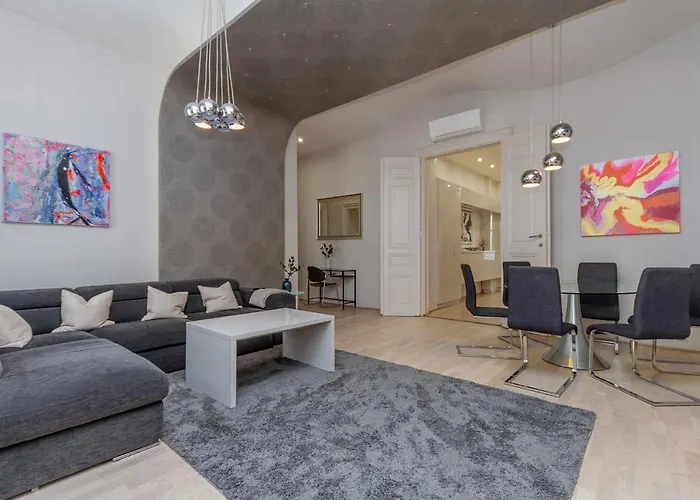 Andrassy Str. Luxury Apartment