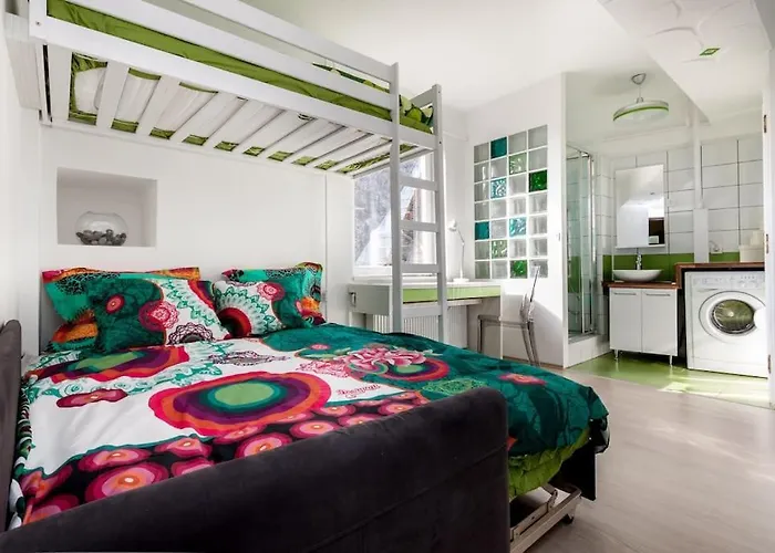 District 5 Studio Near Universities With Ac+View