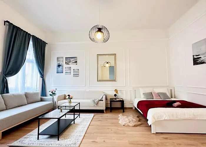 Jozsef 18 Apartment - 5 Mins To New York Cafe