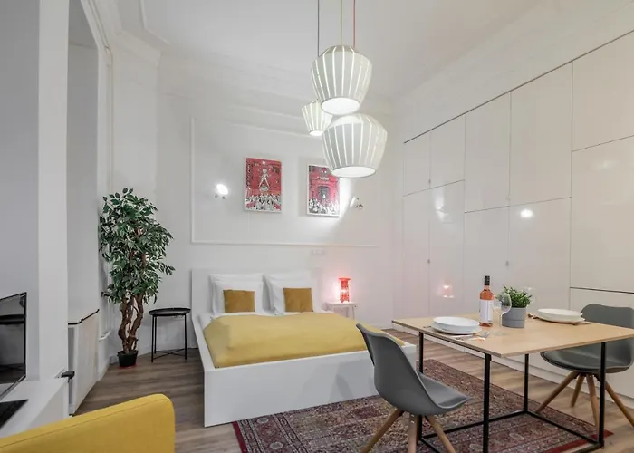 Extra Central Modern Studio
