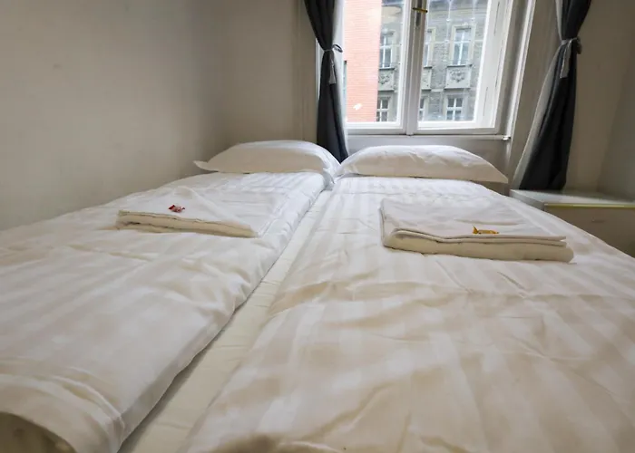 Pest-Port Apartment 4 Rooms For 16 Person