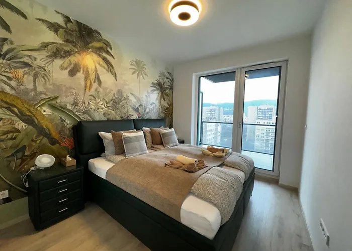 Riverguard Apartment With Free Parking