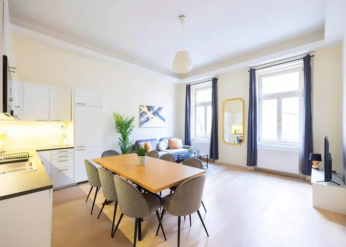 Exclusive & Spacious Central Residence W/ 4Bedrm 2Bathrm