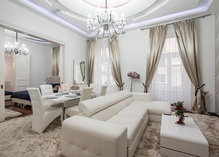 Opera Balkony Luxury Apartment With Free Parking