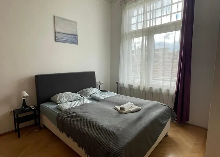 White Pearl Rooms Near Gozsdu