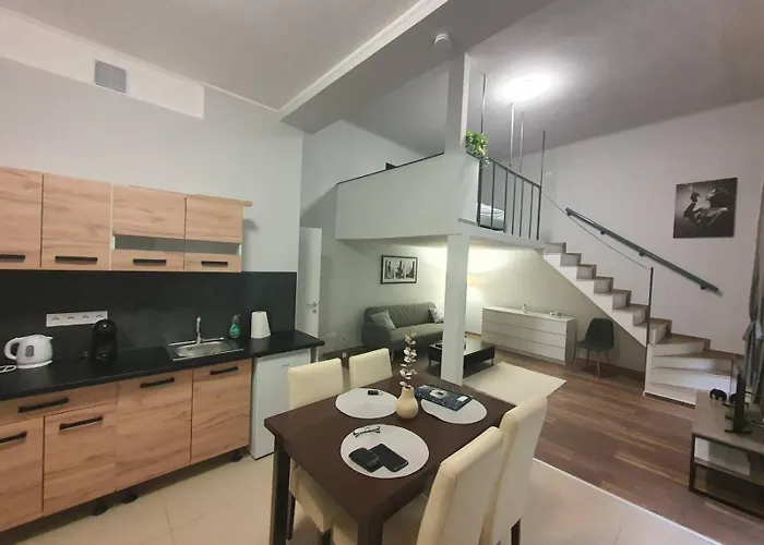 Cute Downtown Apartment