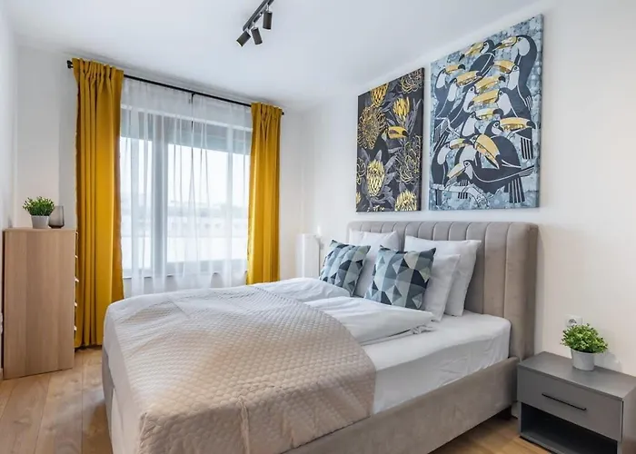 Brand New Central Flat