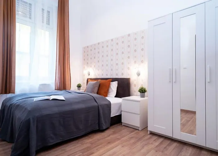 Central Apartment In Front Of The Synagogue