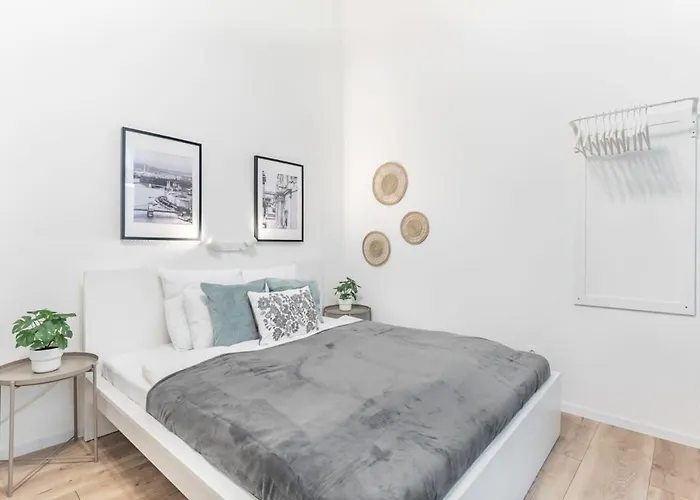 Ultra Central Modern Home For 3 Guests