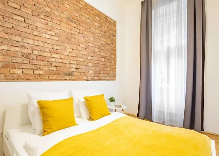 Quiet Comfort - Central Buda