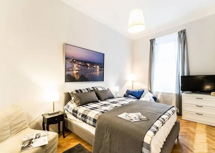 Perfectly Located, Renewed And Cozy Apartment