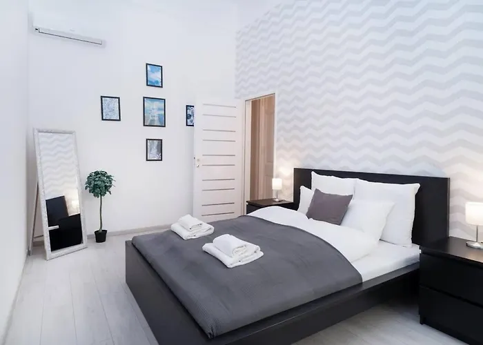 Central And New Design Apartment