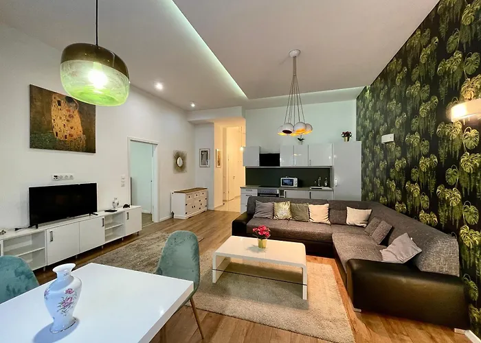 Daisy Apartments In The Inner City